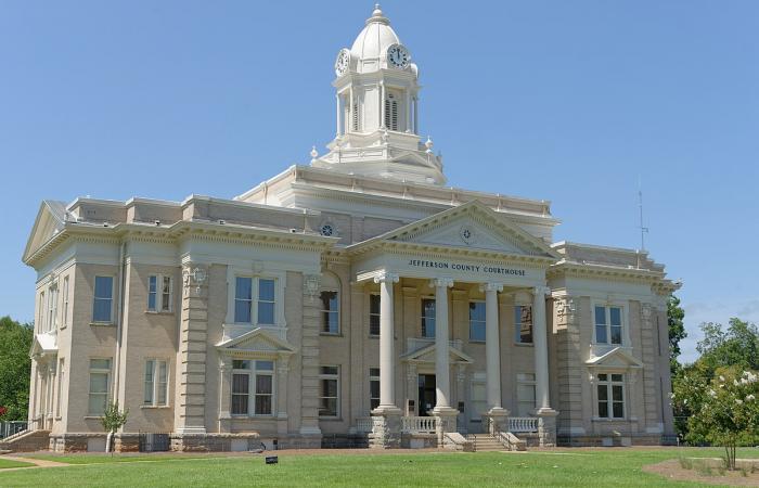 The courthouse building in Jefferson County